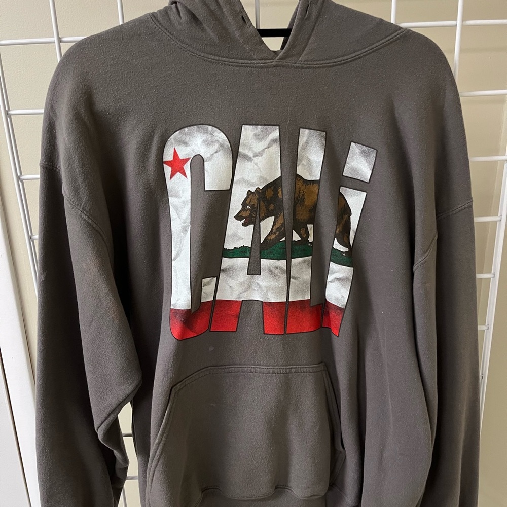 Cali Sweatshirt size Large